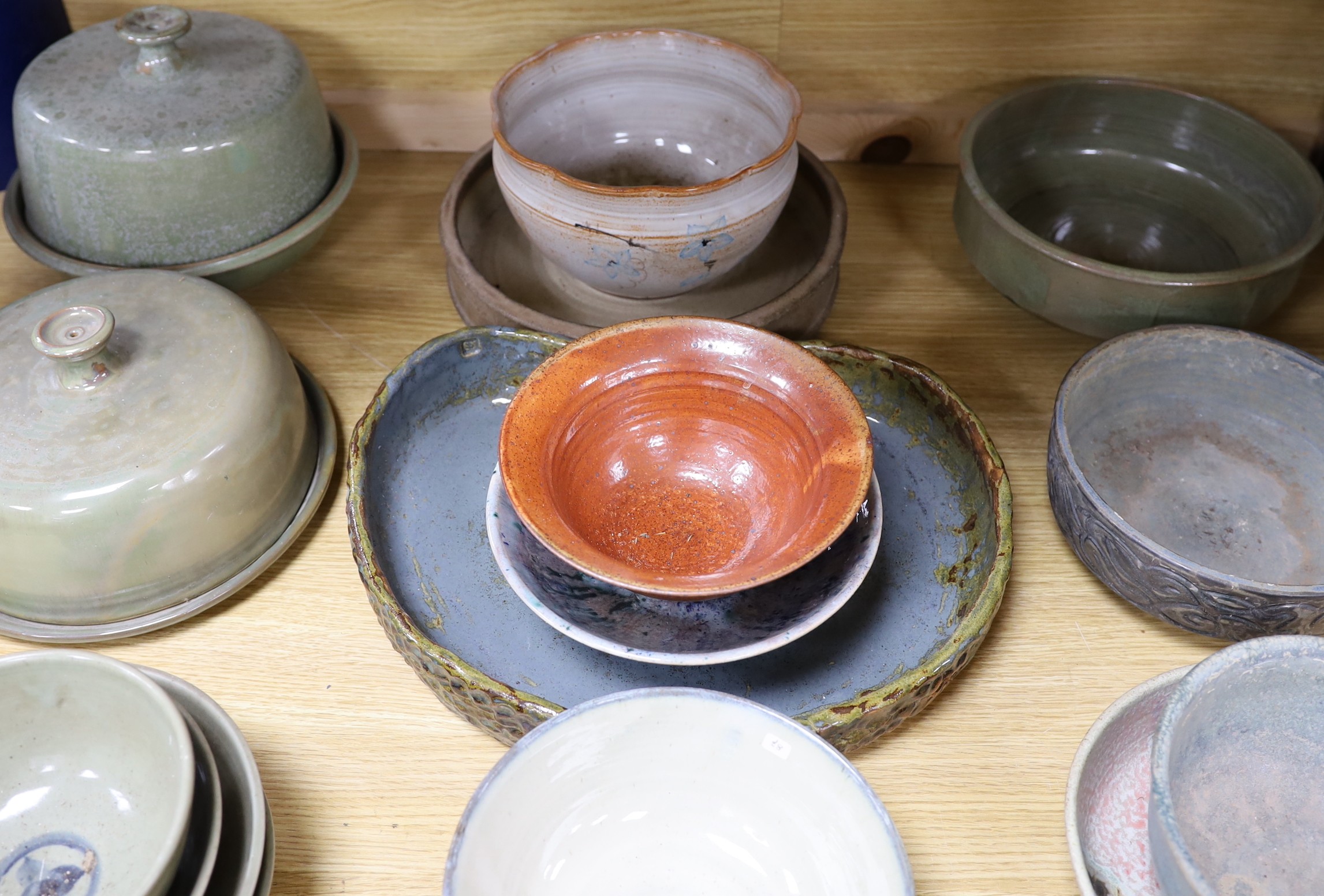 Susan Threadgold - a large group of studio pottery bowls, two covered dishes and a bonsai dish (15)
